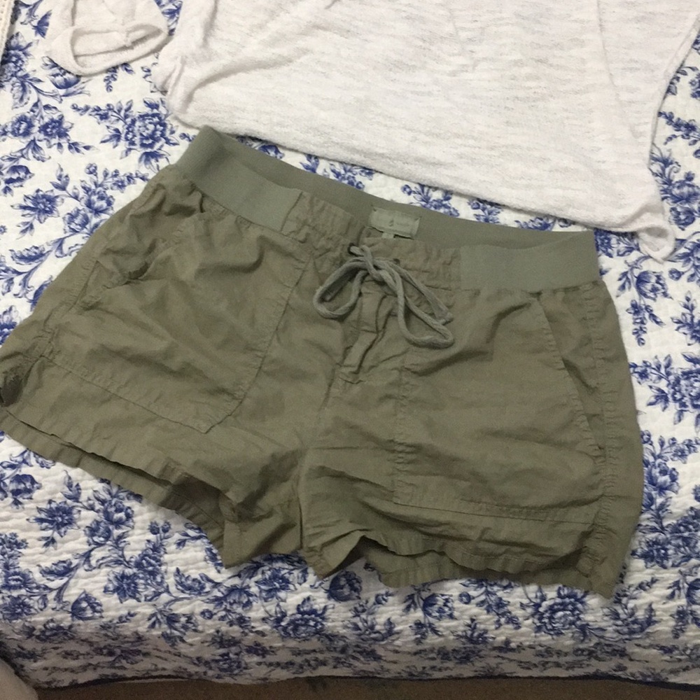 Lou and Grey Olive Green shorts size small